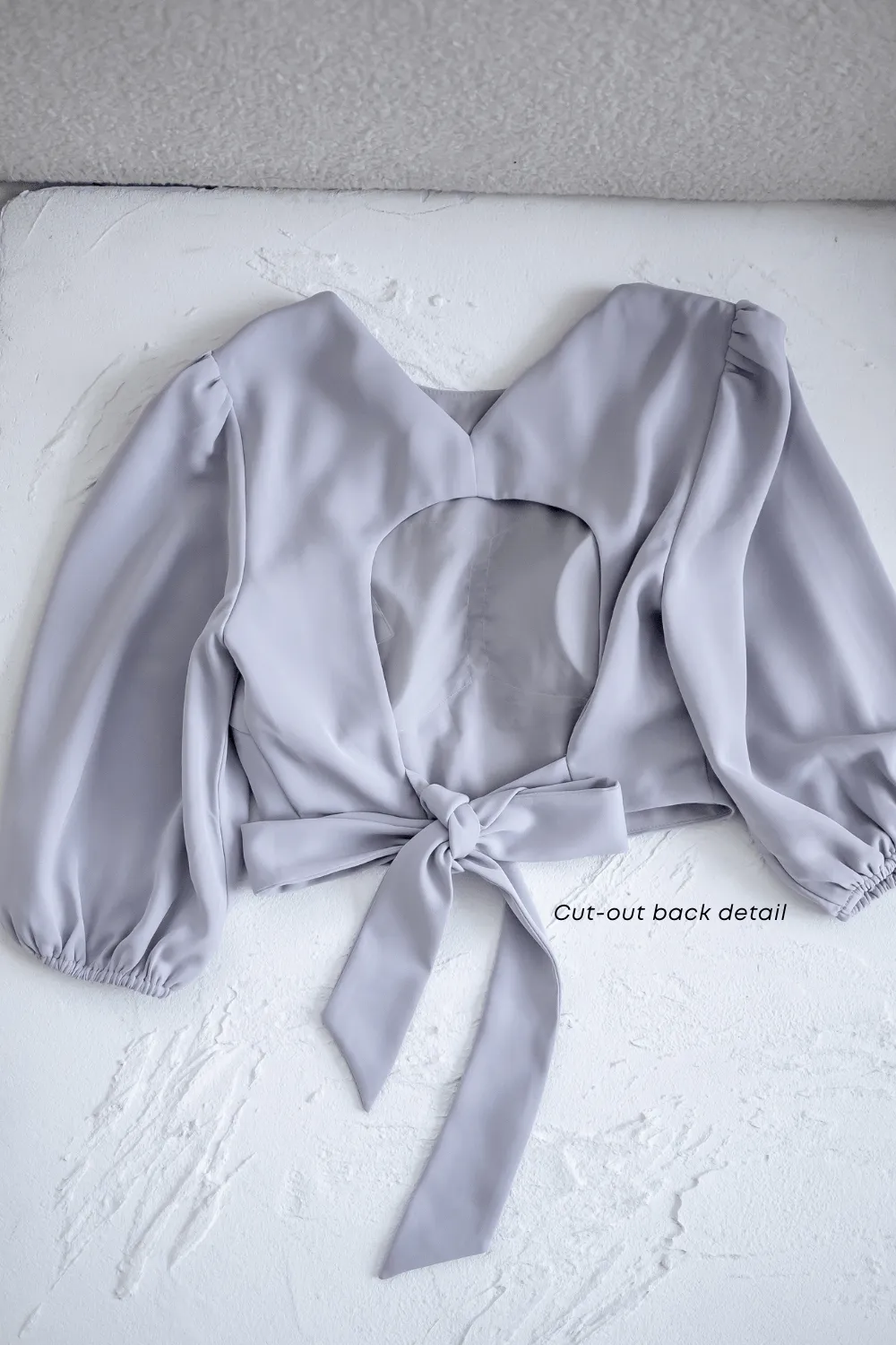 CREST PADDED TIE-BACK SLEEVE TOP IN PERI BLUE