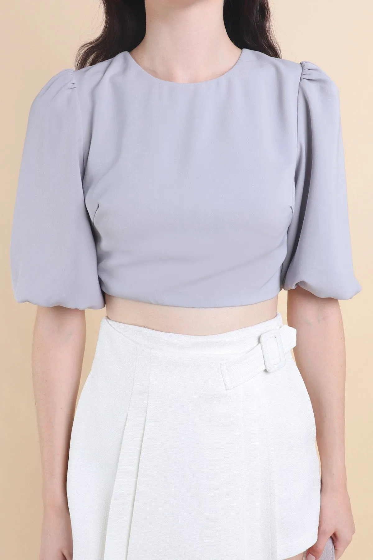 CREST PADDED TIE-BACK SLEEVE TOP IN PERI BLUE