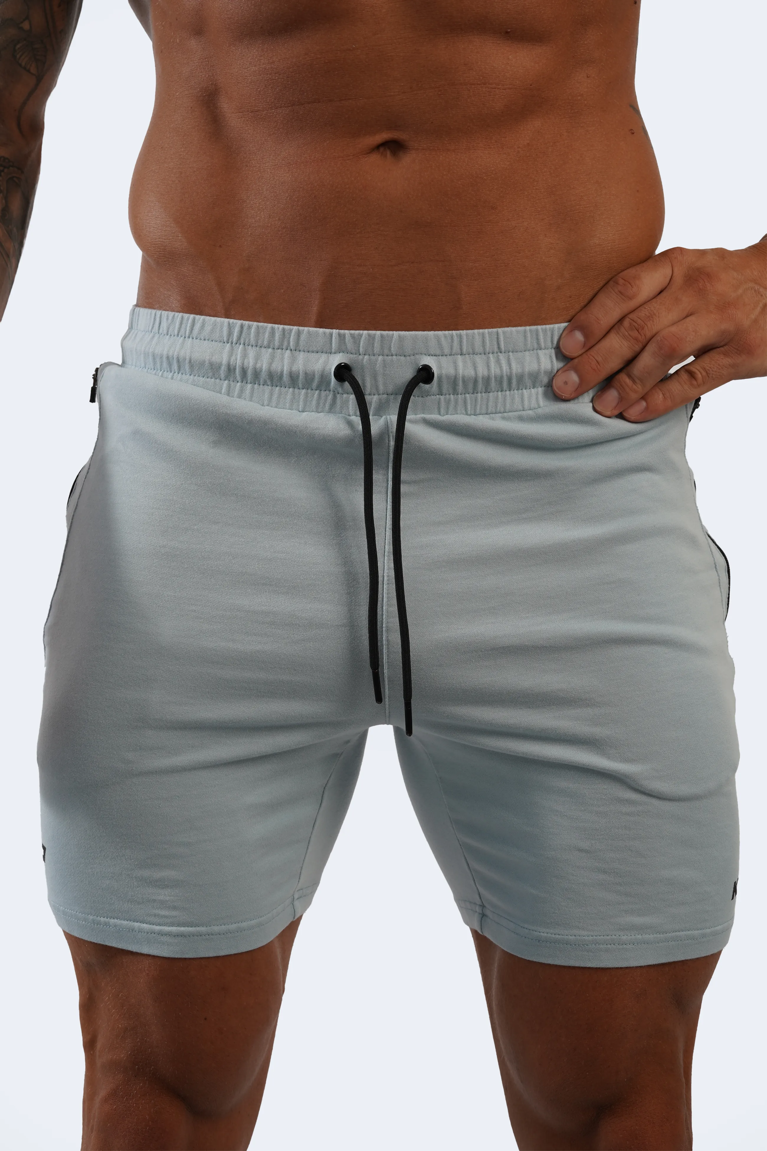 ESSENTIAL SHORTS 2.0 - LIGHT BLUE