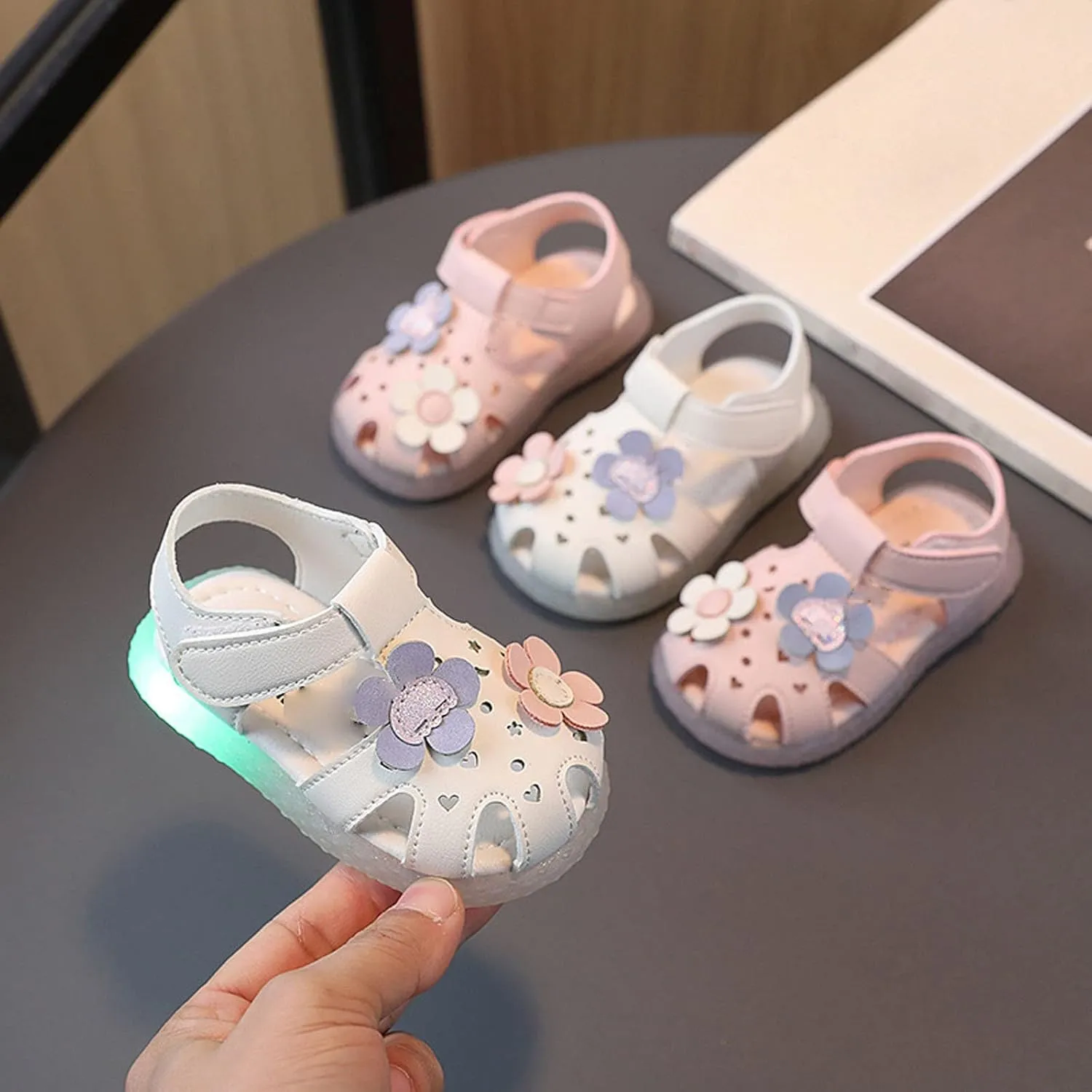 Infant Girls Closed-Toe Light Up Flower Sandals Luminous Lightweight Soft Sole Summer Shoes 2025 Fashion Trendy