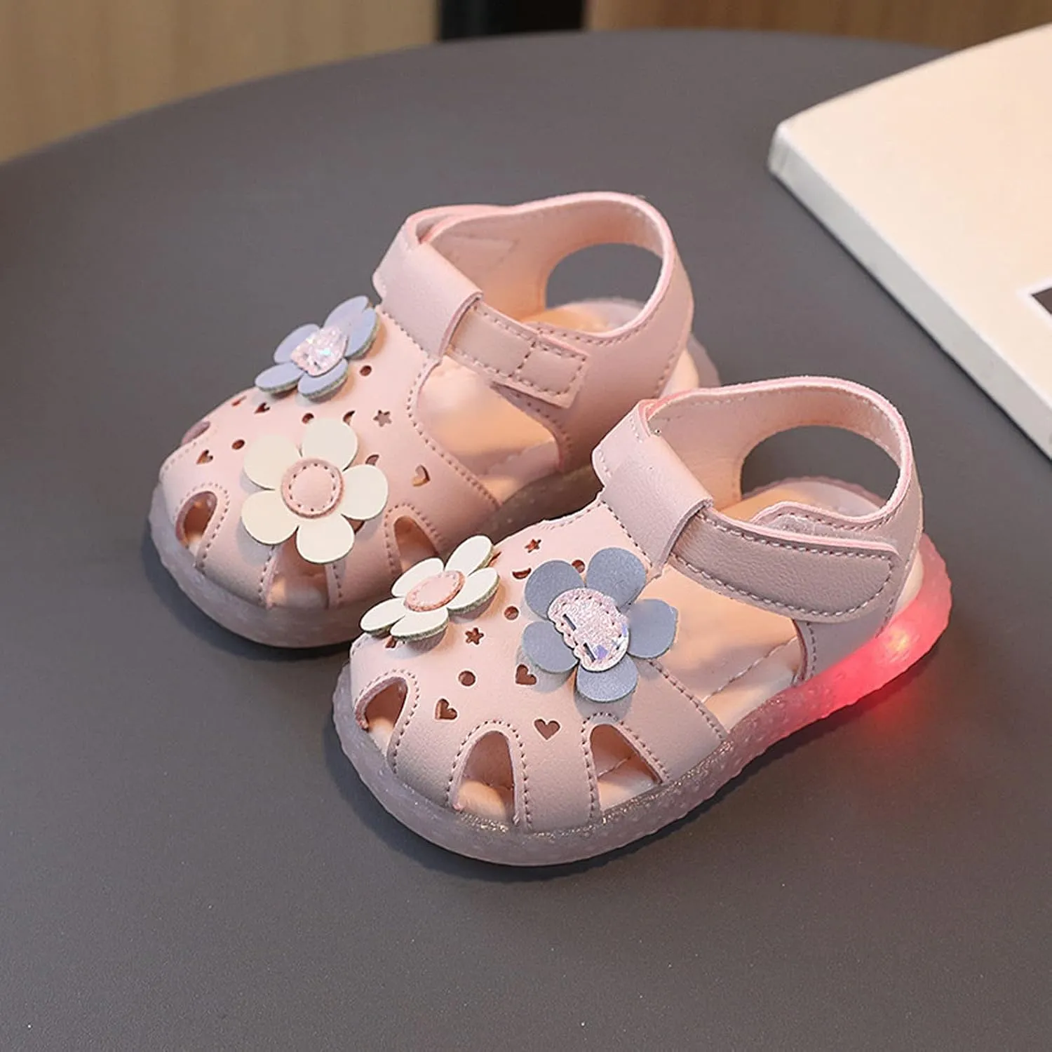 Infant Girls Closed-Toe Light Up Flower Sandals Luminous Lightweight Soft Sole Summer Shoes 2025 Fashion Trendy