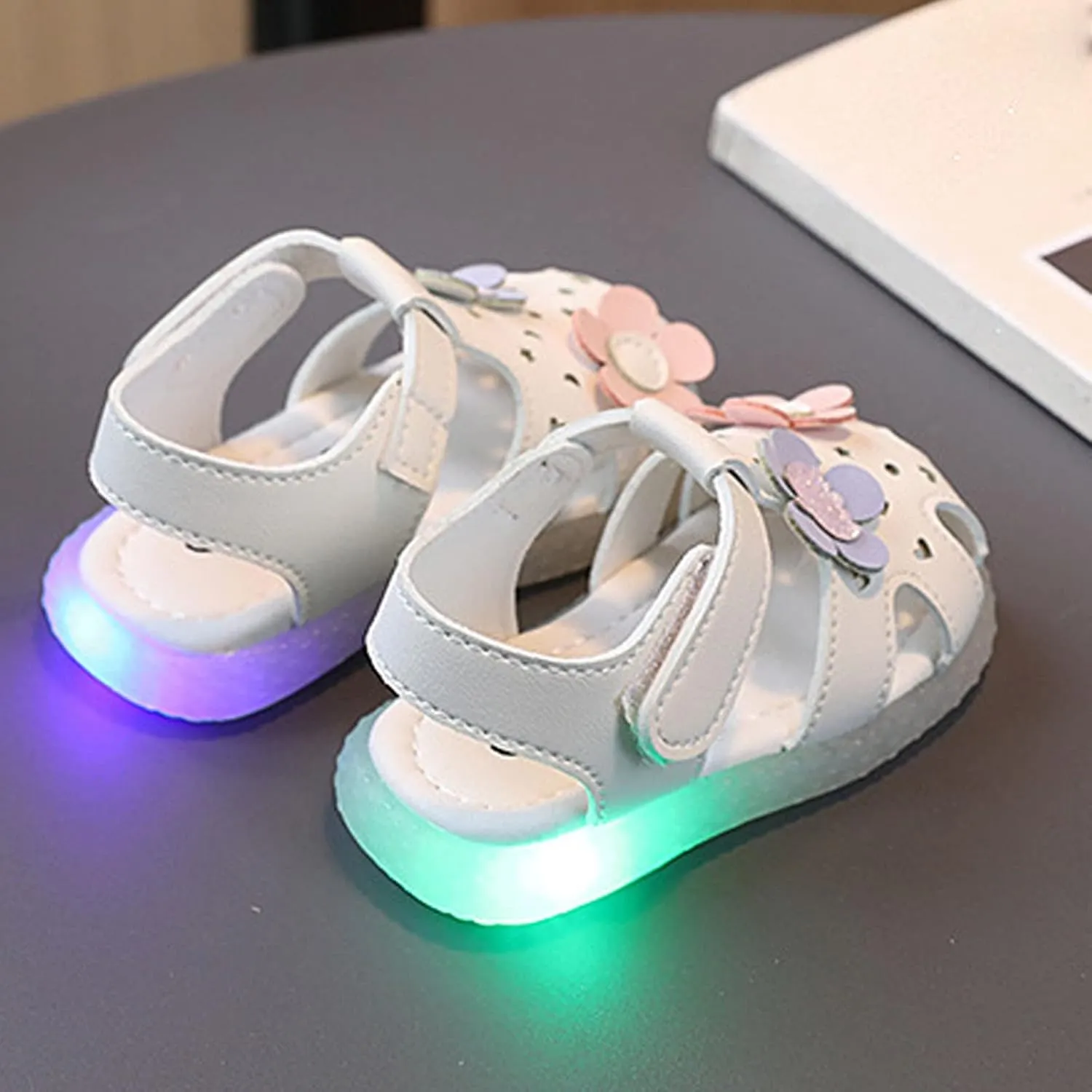 Infant Girls Closed-Toe Light Up Flower Sandals Luminous Lightweight Soft Sole Summer Shoes 2025 Fashion Trendy
