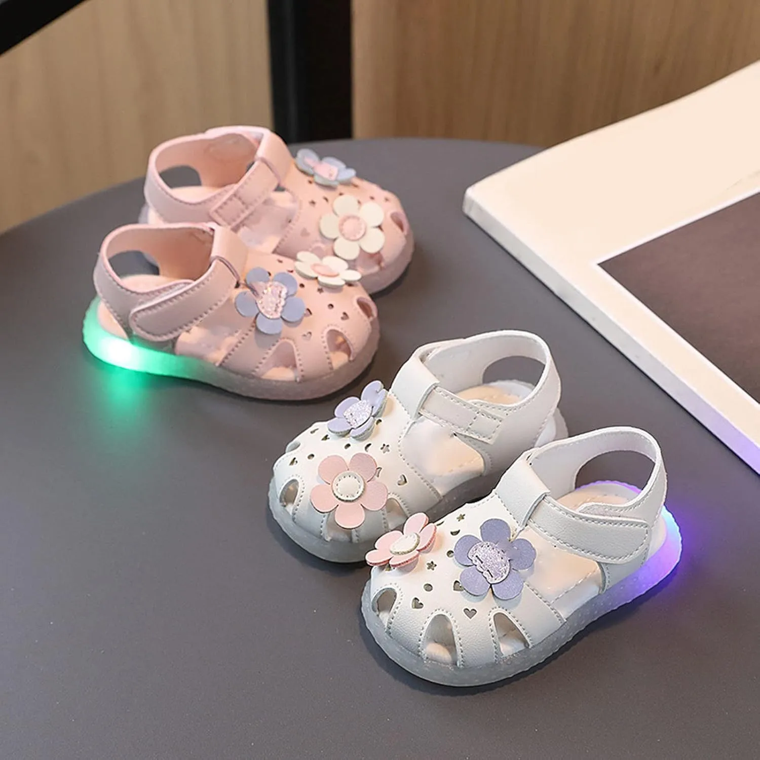Infant Girls Closed-Toe Light Up Flower Sandals Luminous Lightweight Soft Sole Summer Shoes 2025 Fashion Trendy