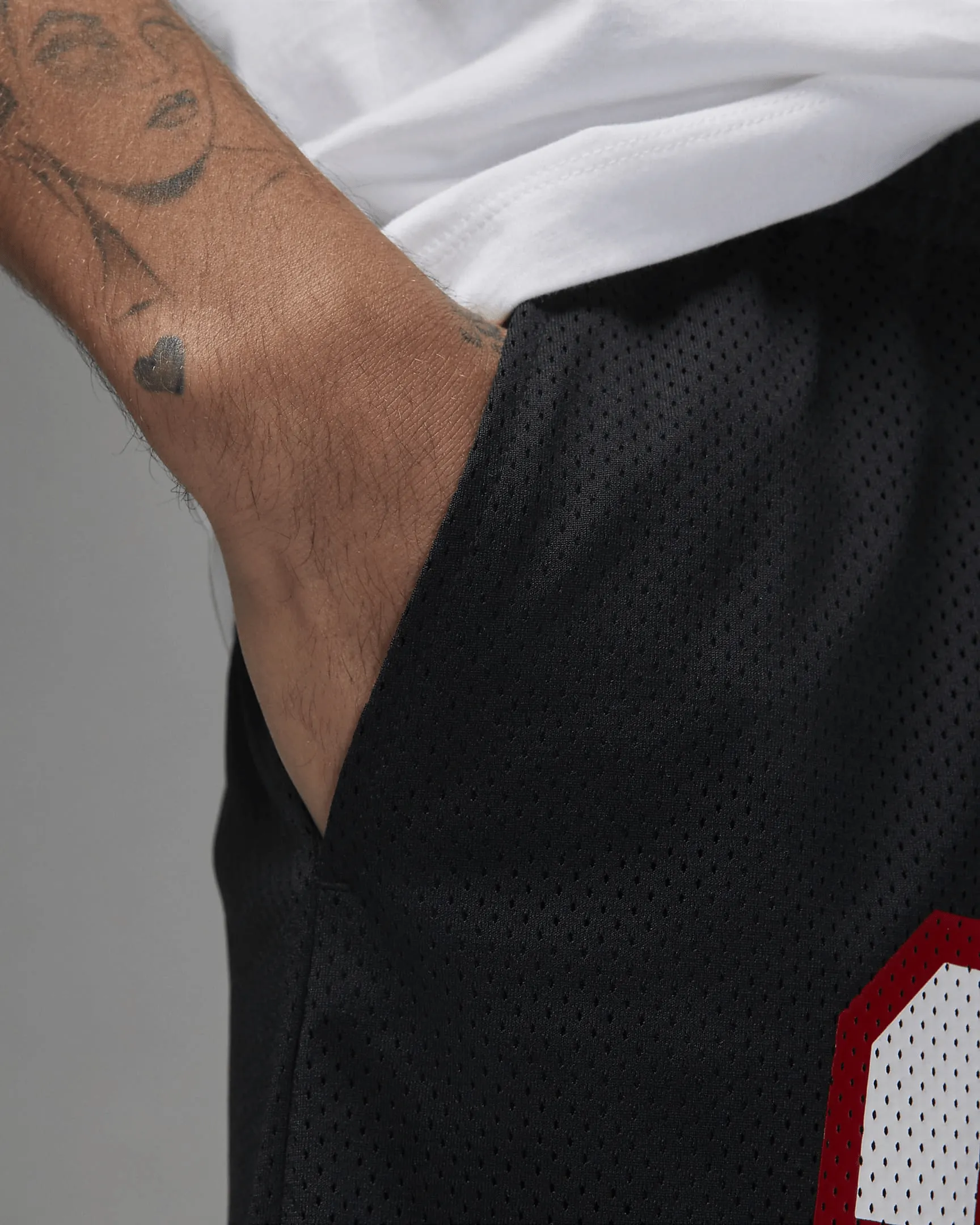 Jordan - Men - Essential Mesh Shorts - Black/White