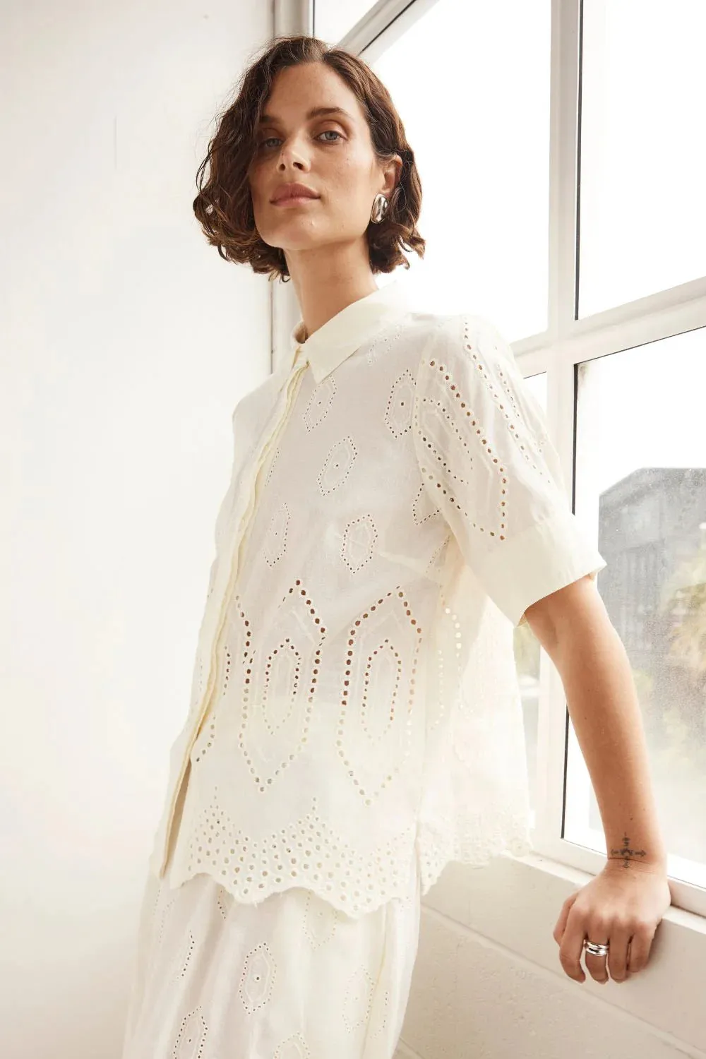 pixel top - cream broderie