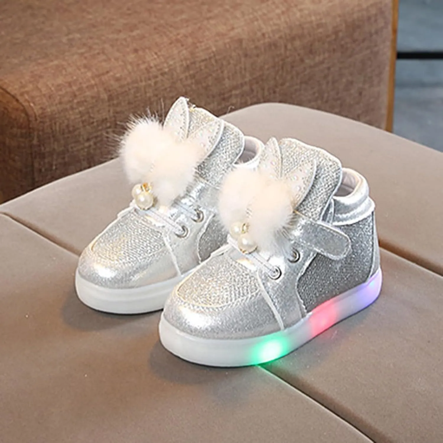 Sneakers for Girls Fashion Luminous Light Up Shoes for Girls Running Walking Soft Bottom Sports Shoes with Anti-Slip Sole