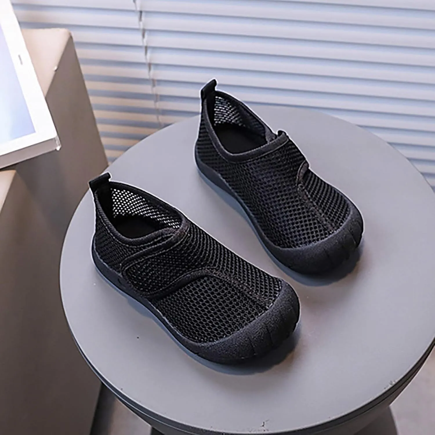 Summer New Hollowed Breathable Mesh Shoes Boys Baotou Anti Kick Sandals Girls Solid Color Beach Shoes Girls Wedges