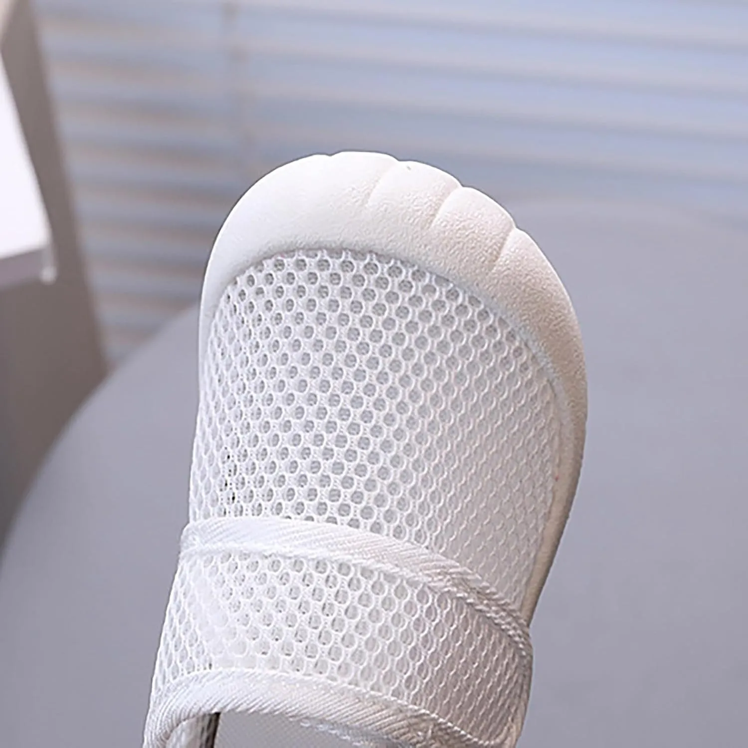 Summer New Hollowed Breathable Mesh Shoes Boys Baotou Anti Kick Sandals Girls Solid Color Beach Shoes Takeaway Sandal
