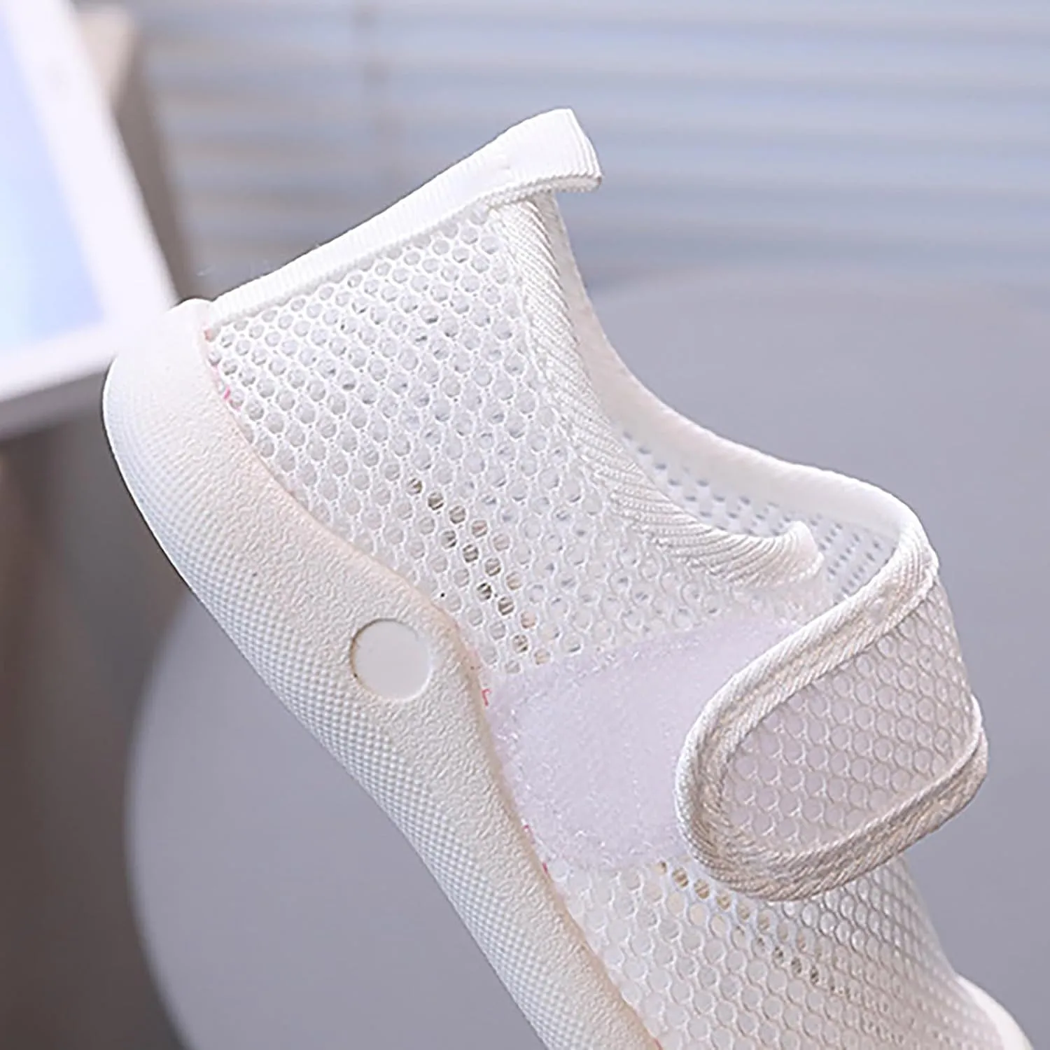 Summer New Hollowed Breathable Mesh Shoes Boys Baotou Anti Kick Sandals Girls Solid Color Beach Shoes Takeaway Sandal