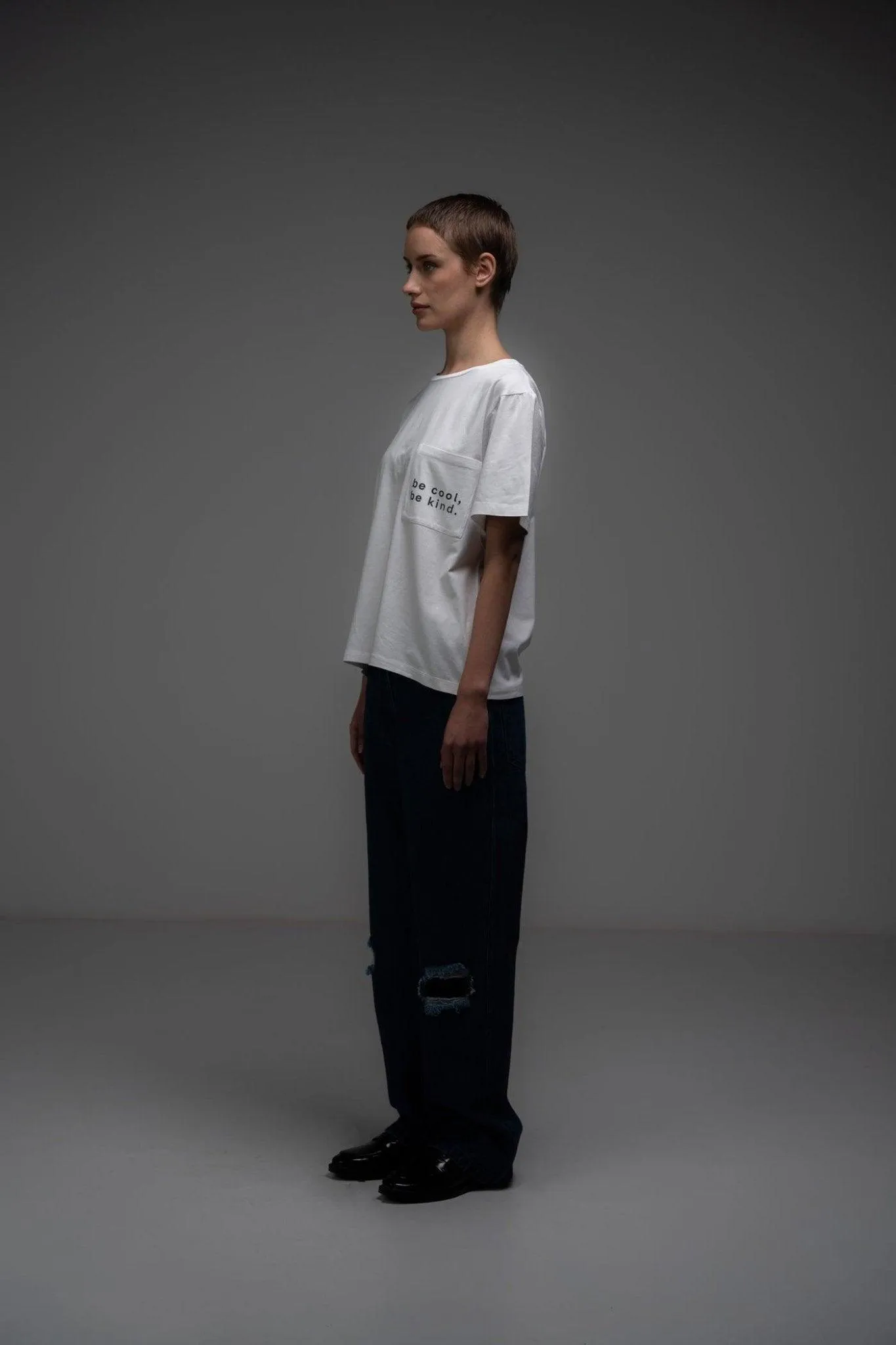 WHITE ROUND NECK T-SHIRT