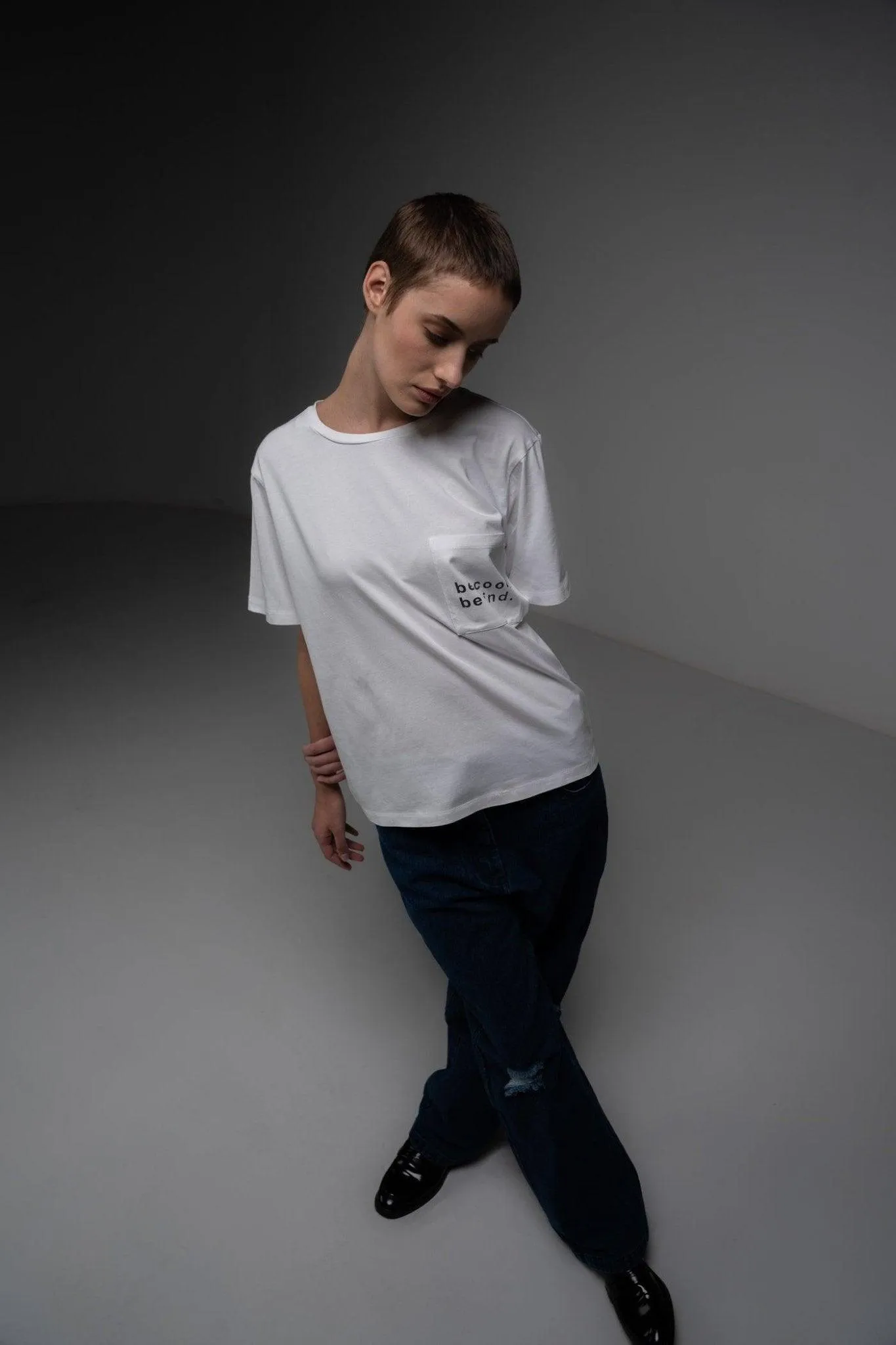WHITE ROUND NECK T-SHIRT