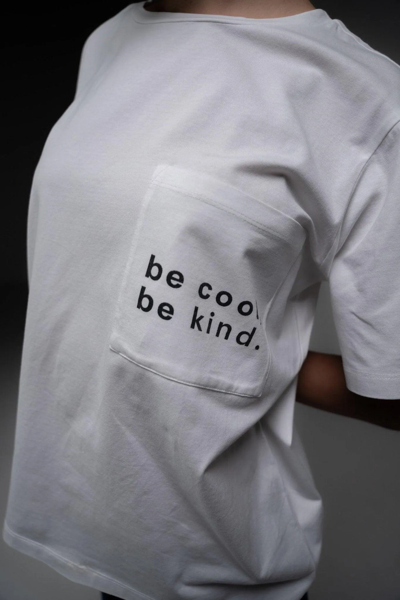 WHITE ROUND NECK T-SHIRT