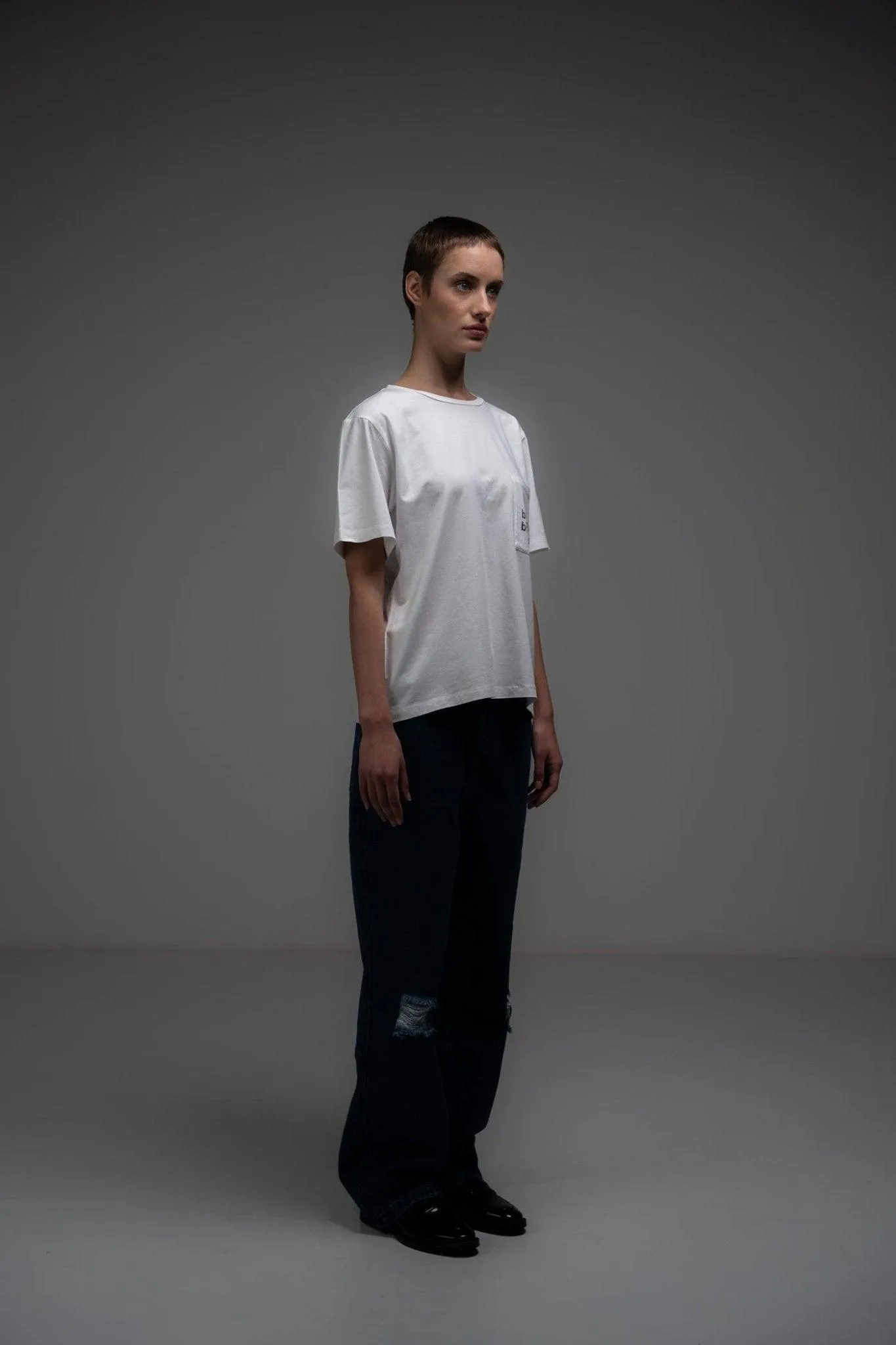 WHITE ROUND NECK T-SHIRT