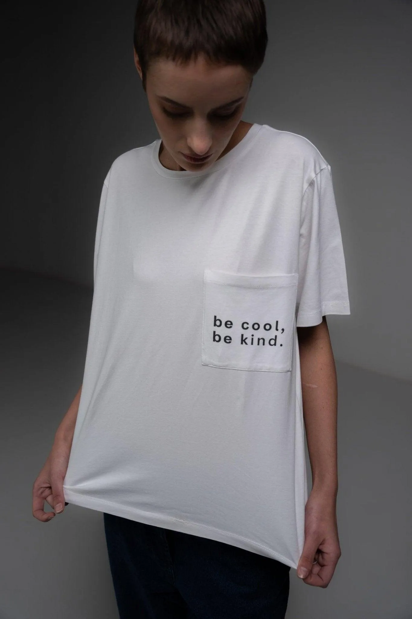 WHITE ROUND NECK T-SHIRT