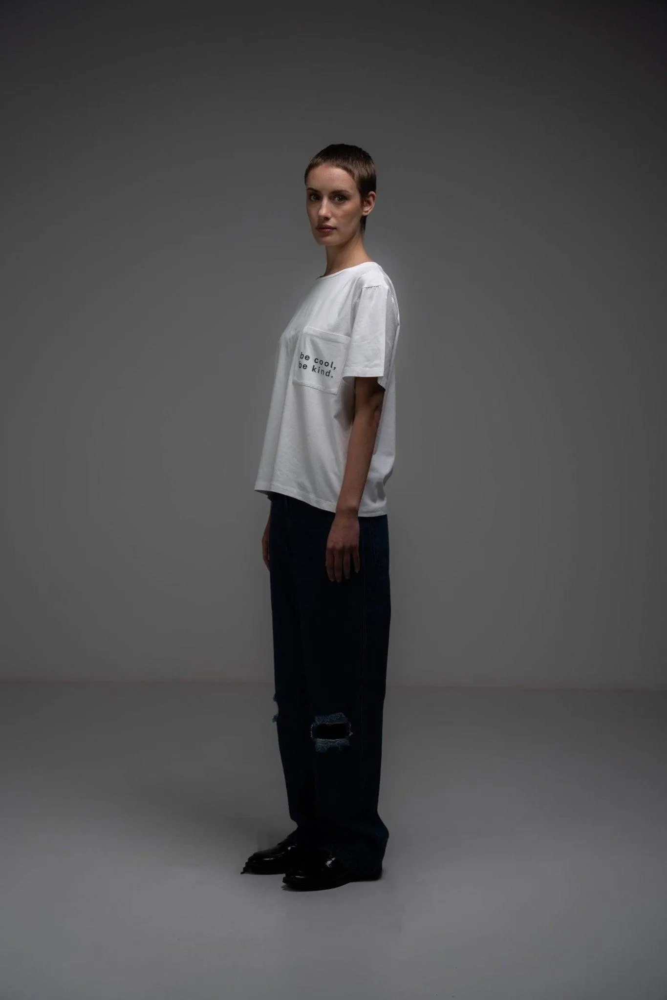 WHITE ROUND NECK T-SHIRT