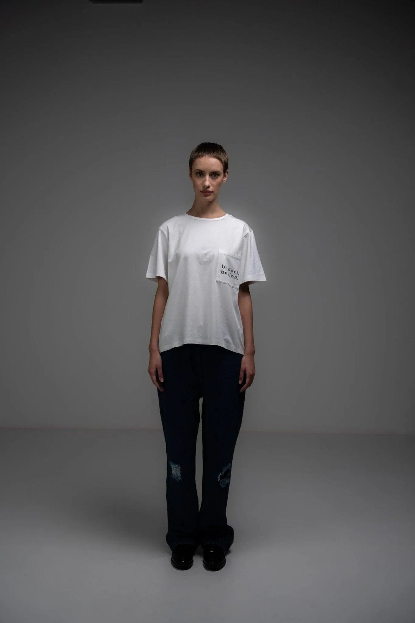 WHITE ROUND NECK T-SHIRT